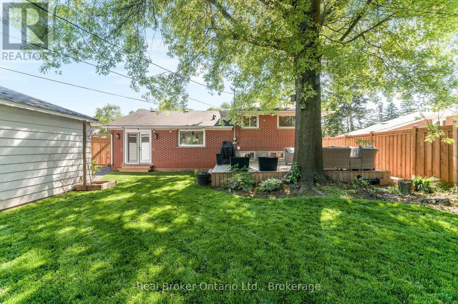377 Duncombe Drive, Burlington, Ontario  L7L 4M2 - Photo 32 - W13243400