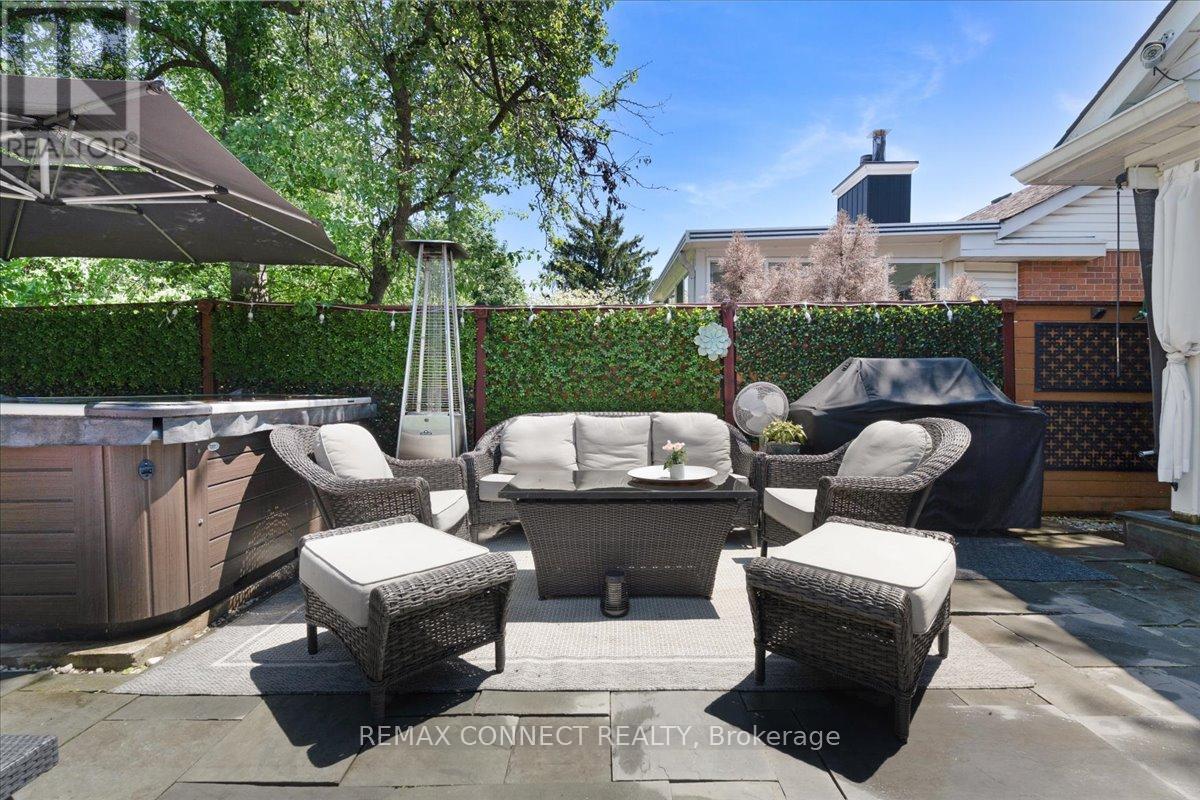 2491 Parmeer Drive, Mississauga, Ontario  L5C 2Y3 - Photo 41 - W13016154