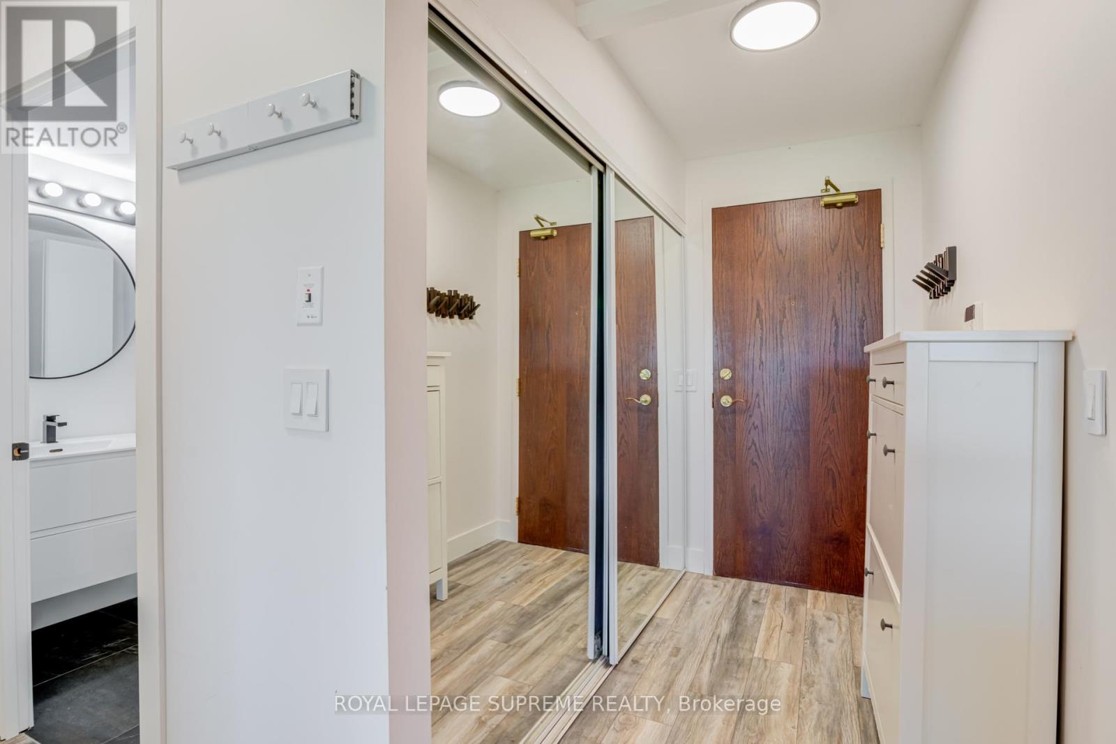 610 - 11 Michael Power Place, Toronto, Ontario  M9A 5G3 - Photo 3 - W13242880
