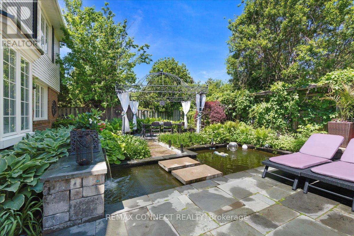 2491 Parmeer Drive, Mississauga, Ontario  L5C 2Y3 - Photo 39 - W13016154