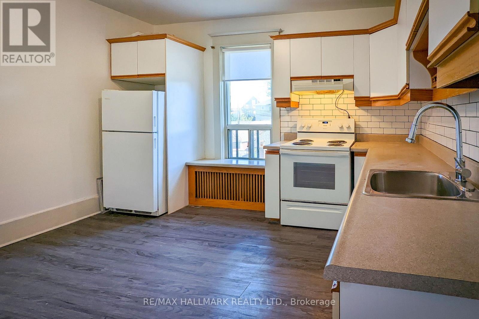 2nd Floor - 371 St Clarens Avenue, Toronto, Ontario  M6H 3W2 - Photo 4 - C13243354