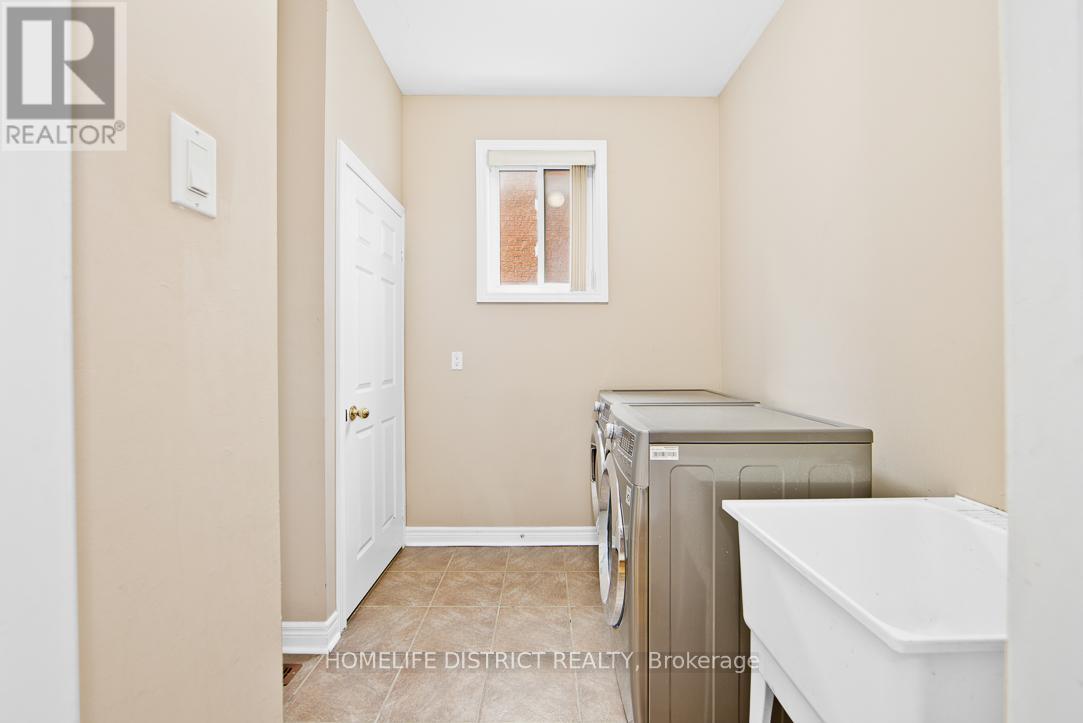 47 Ball Crescent, Whitby, Ontario  L1P 1W5 - Photo 15 - E13243396
