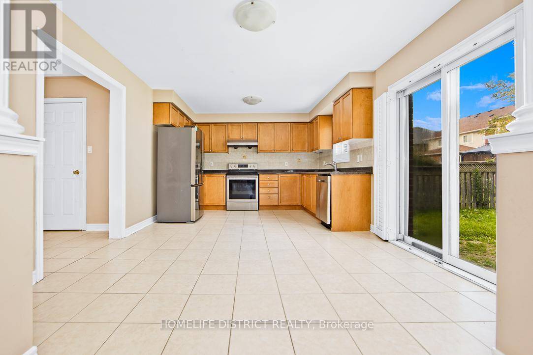 47 Ball Crescent, Whitby, Ontario  L1P 1W5 - Photo 9 - E13243396