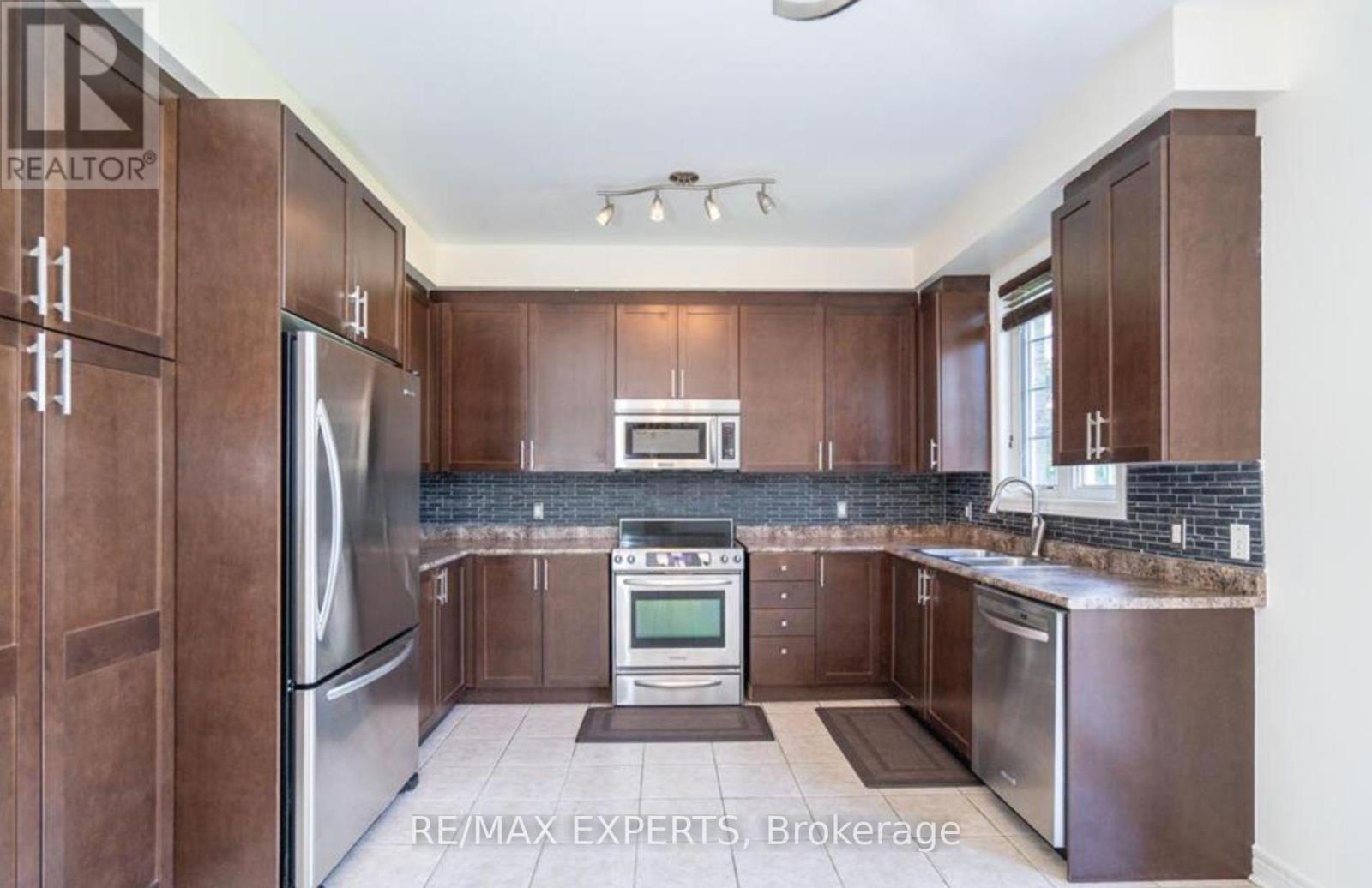4 Trailside Drive, Bradford West Gwillimbury, Ontario  L3Z 0B5 - Photo 7 - N13243232