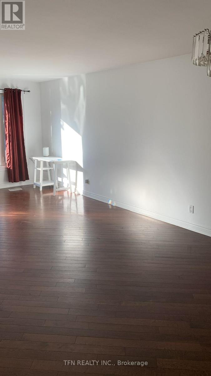 Upper - 26 Jones Court, Aurora, Ontario  L4G 2B8 - Photo 3 - N13243256