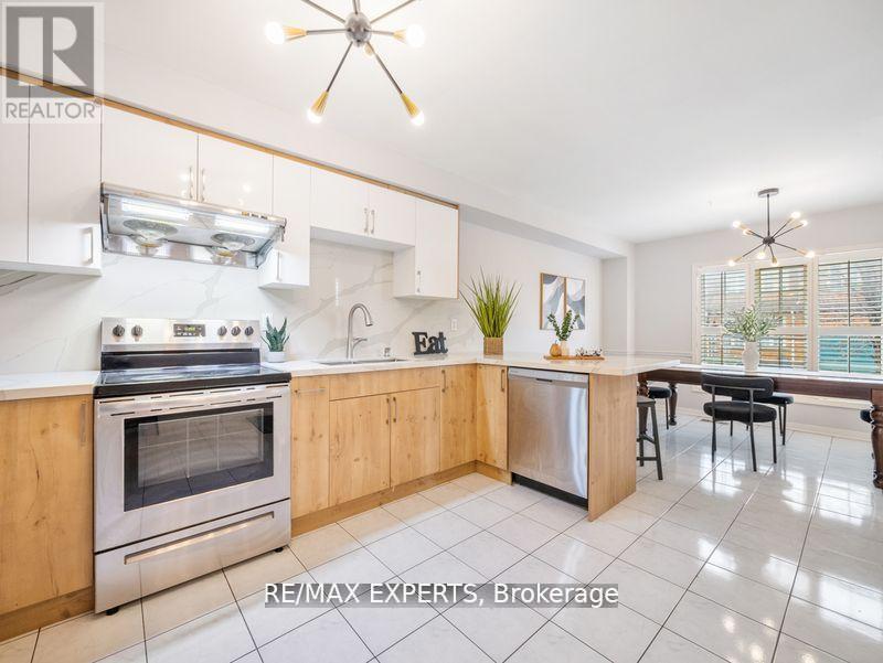 97 Pinedale Gate, Vaughan, Ontario  L4L 8X3 - Photo 11 - N13243420