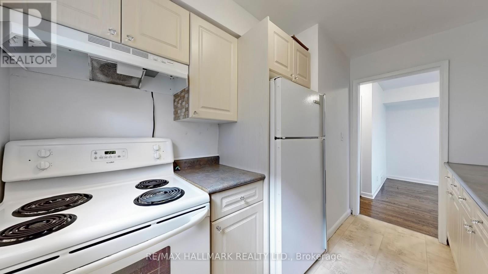 Lower - 3572 Dufferin Street, Toronto, Ontario  M3K 1N1 - Photo 11 - W13243234
