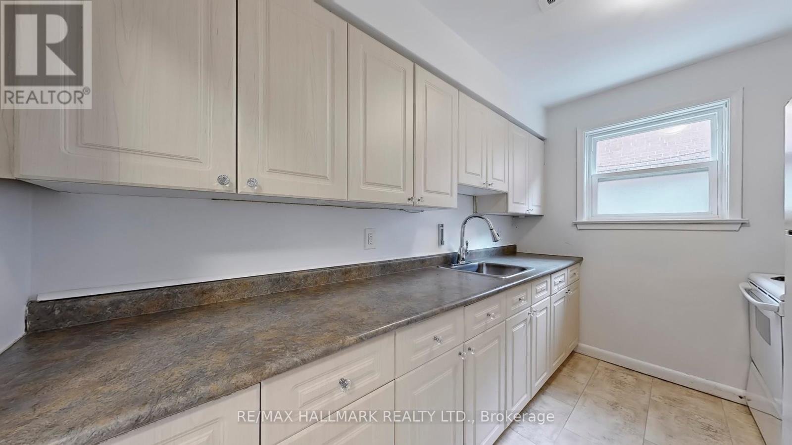Lower - 3572 Dufferin Street, Toronto, Ontario  M3K 1N1 - Photo 9 - W13243234