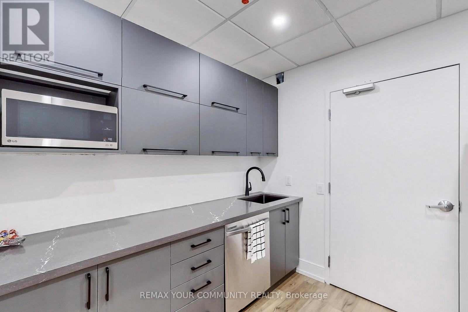 202a - 755 Queensway Road E, Mississauga, Ontario  L4Y 4C5 - Photo 4 - W13243304