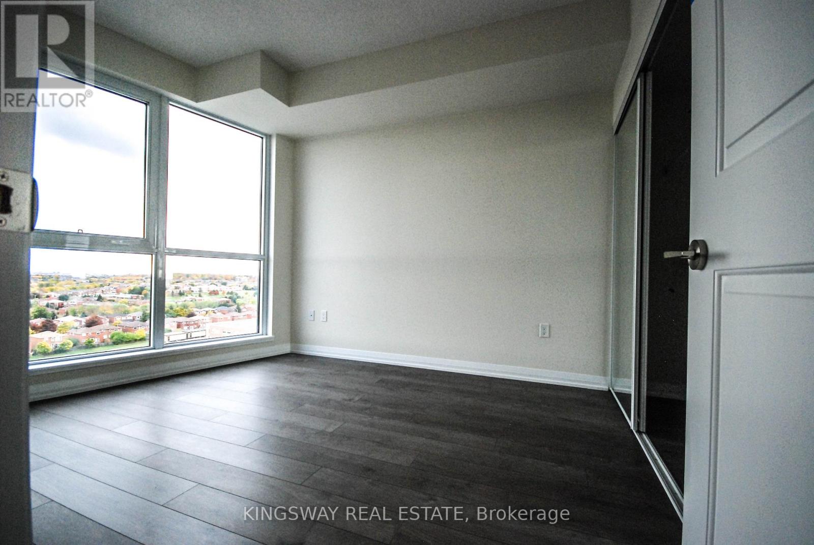 907 - 65 Watergarden Drive, Mississauga, Ontario  L5R 1B2 - Photo 4 - W13243348