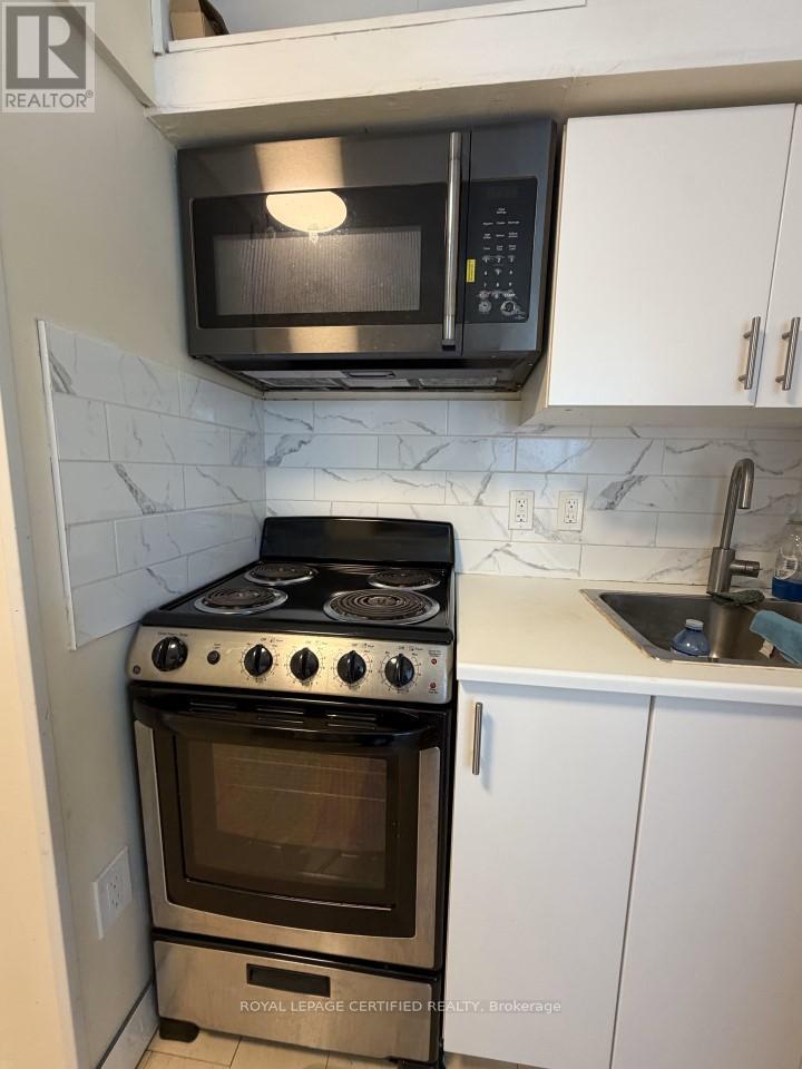 148 Belgravia Avenue, Toronto, Ontario  M6E 2M7 - Photo 11 - W13243388