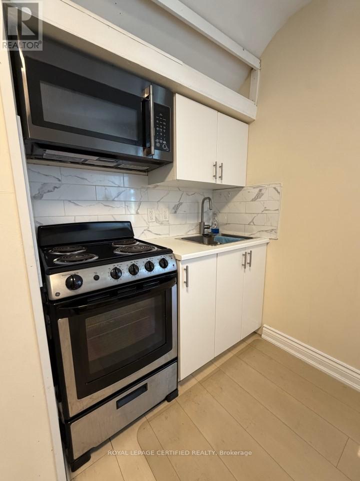148 Belgravia Avenue, Toronto, Ontario  M6E 2M7 - Photo 13 - W13243388
