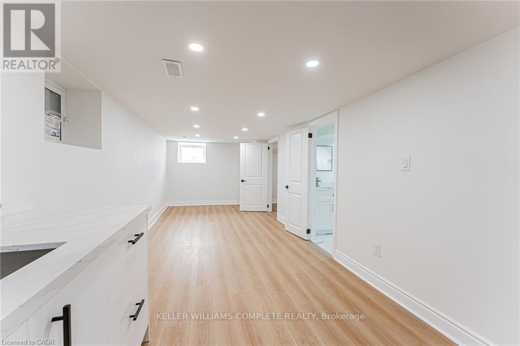 2 - 15 Barnesdale Avenue N, Hamilton, Ontario  L8L 6R4 - Photo 2 - X13243240
