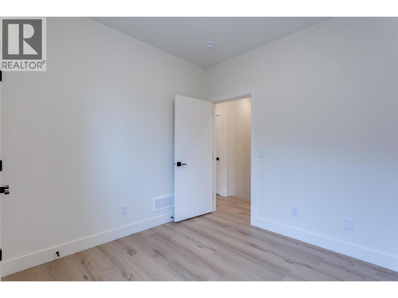 796 Glenwood Avenue Unit# 2 Kelowna Photo 36
