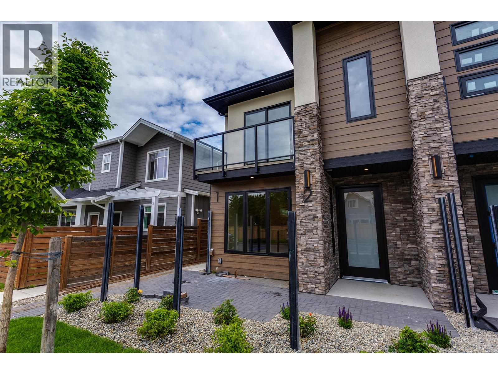 796 Glenwood Avenue Unit# 2 Kelowna Photo 2