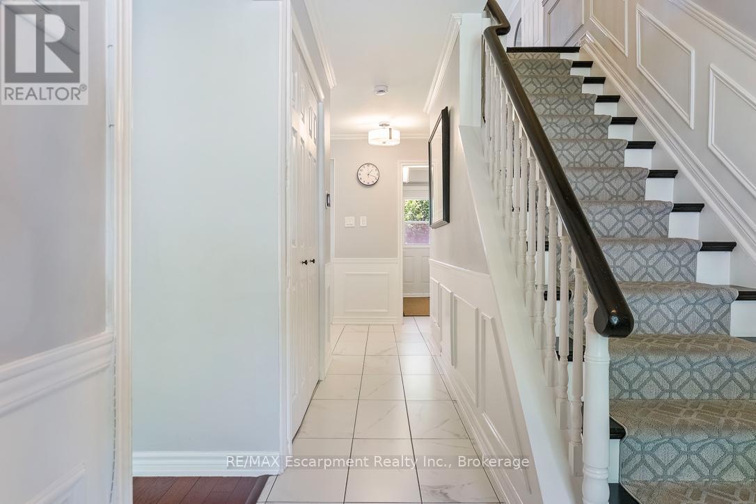 1328 Vancouver Crescent, Burlington, Ontario  L7M 1W2 - Photo 4 - W13243476