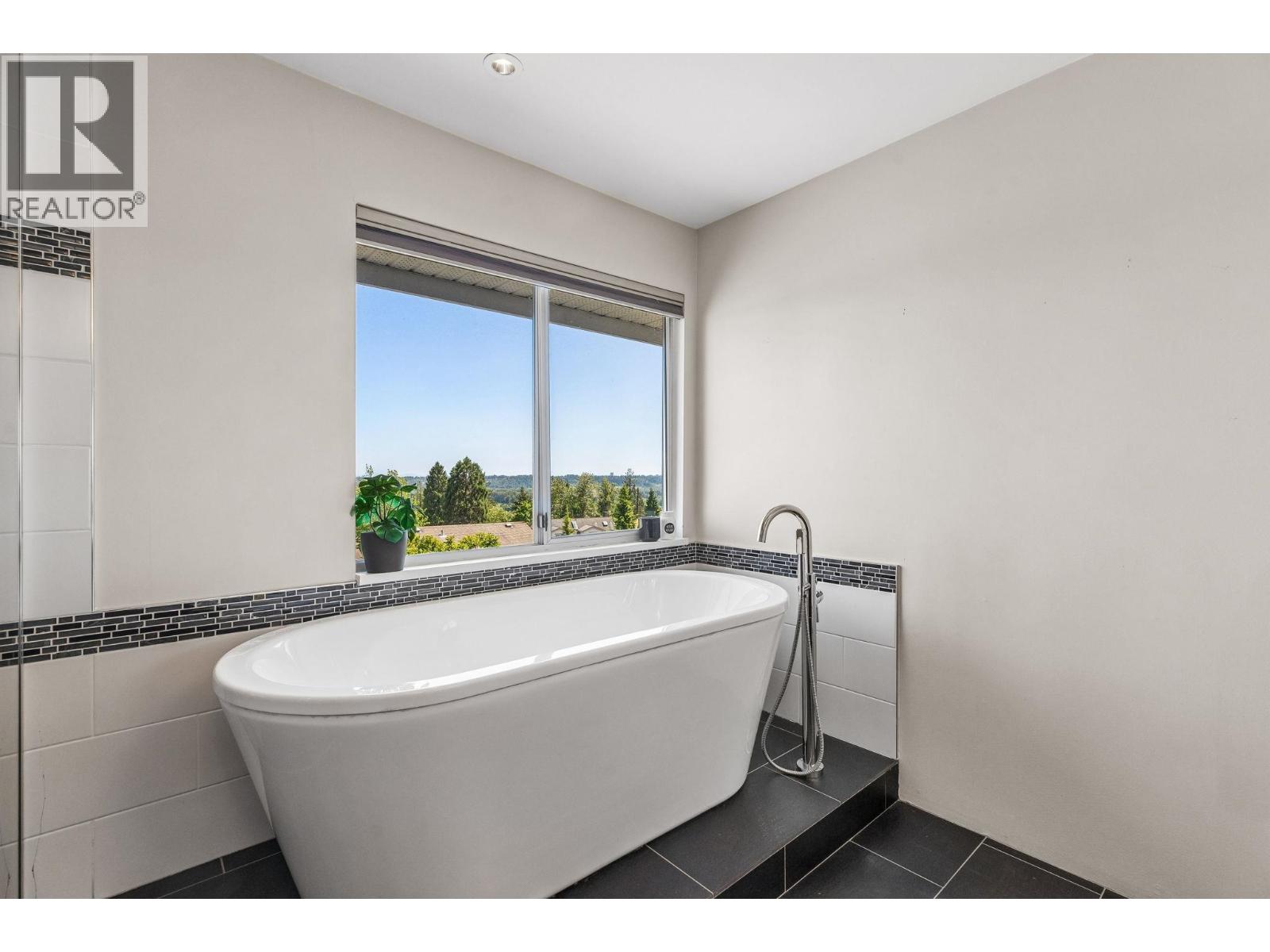 469 Cariboo Crescent, Coquitlam, British Columbia  V3C 4X6 - Photo 15 - R3132427