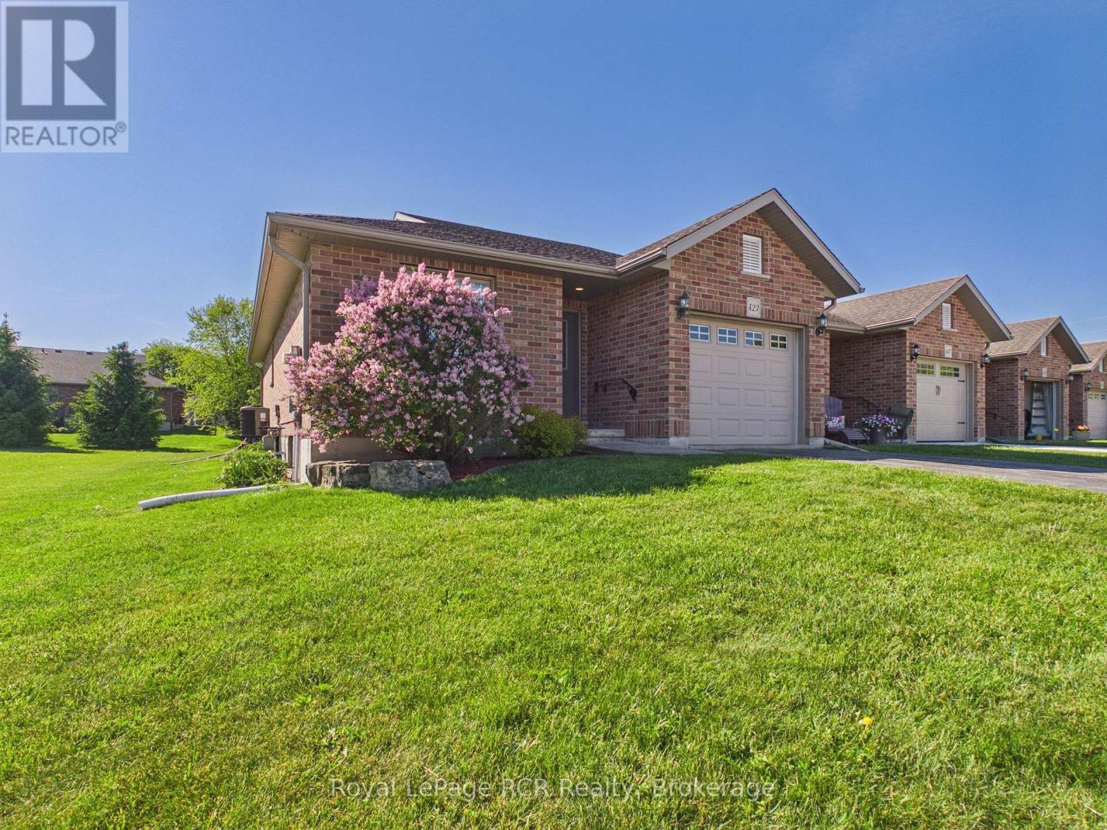 423 Catherine Street, North Huron, Ontario  N0G 2W0 - Photo 2 - X13243484