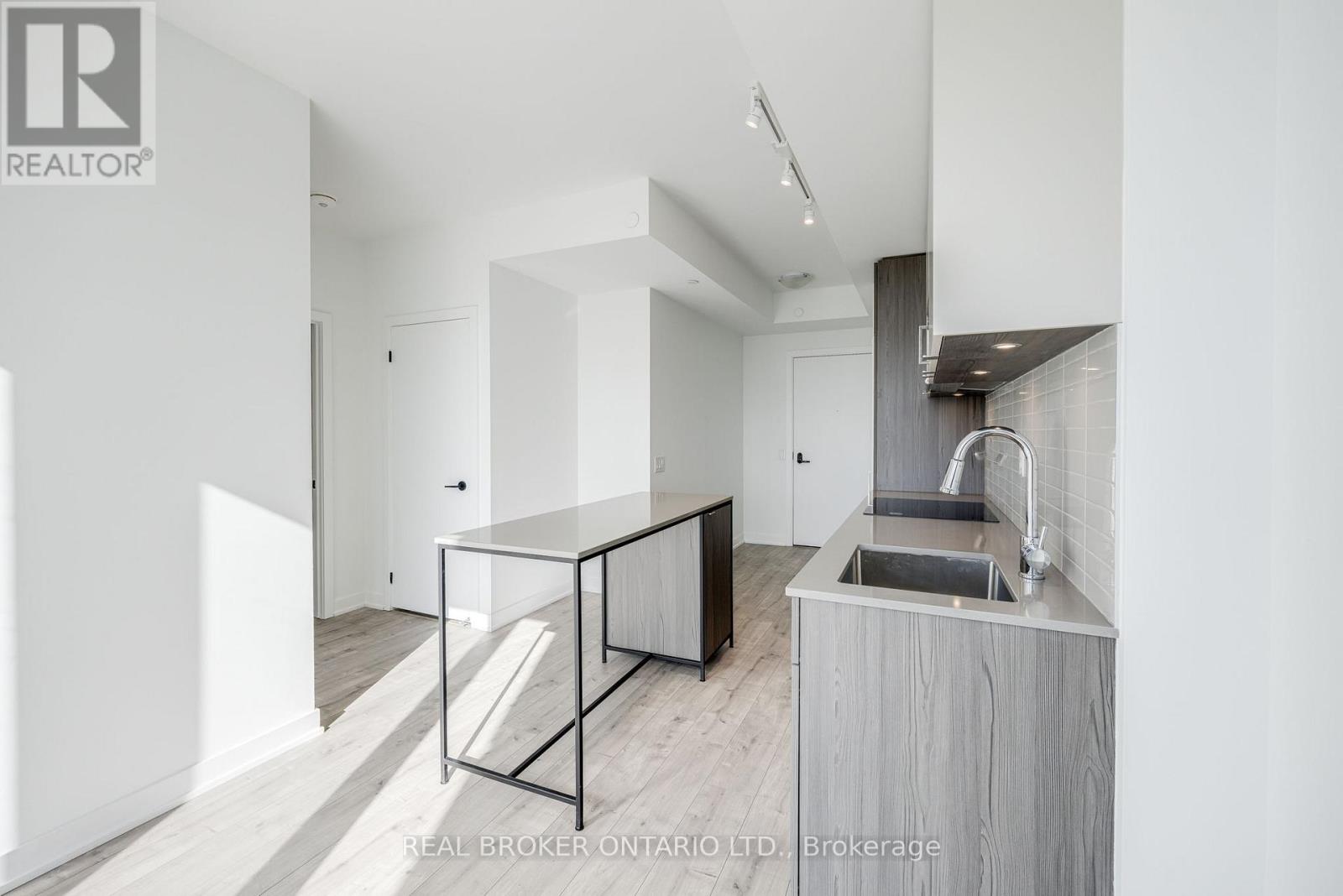 1117 - 220 Missinnihe Way, Mississauga, Ontario  L5H 0A9 - Photo 8 - W13243546