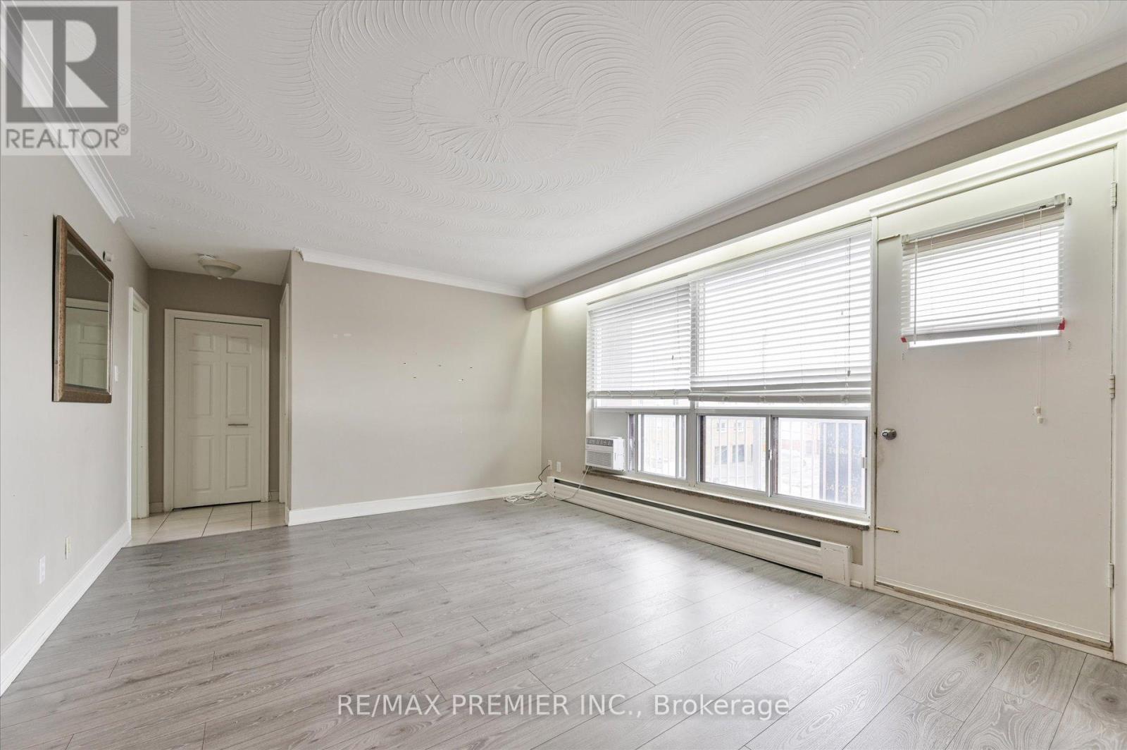#3 - 319 Wilmington Avenue, Toronto, Ontario  M3H 5K9 - Photo 4 - C13242992