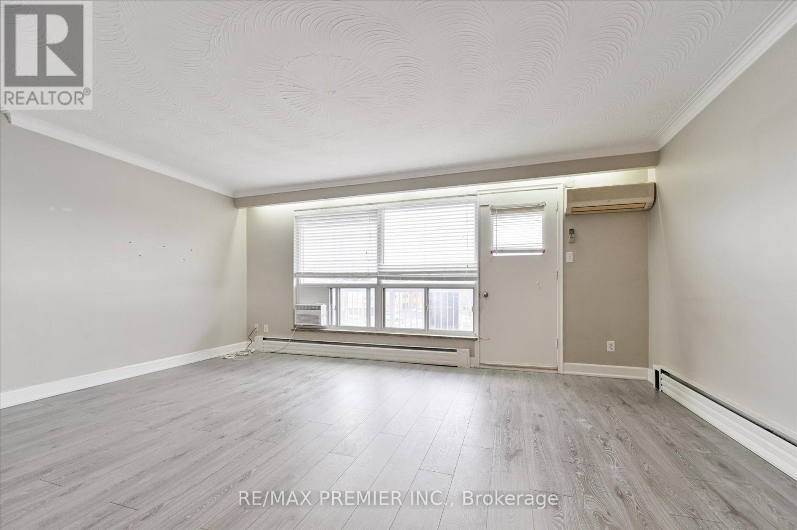 #3 - 319 Wilmington Avenue, Toronto, Ontario  M3H 5K9 - Photo 5 - C13242992