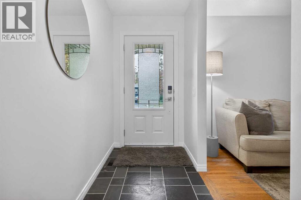 203 Southampton Drive Sw, Calgary, Alberta  T2W 0V6 - Photo 2 - A2317746