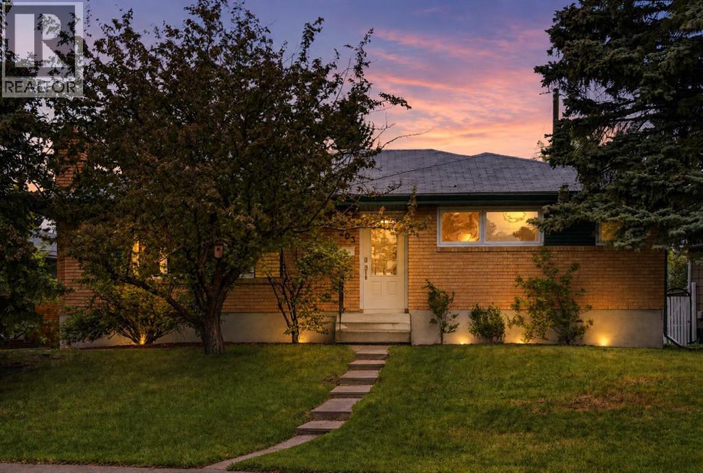 203 Southampton Drive Sw, Calgary, Alberta  T2W 0V6 - Photo 1 - A2317746
