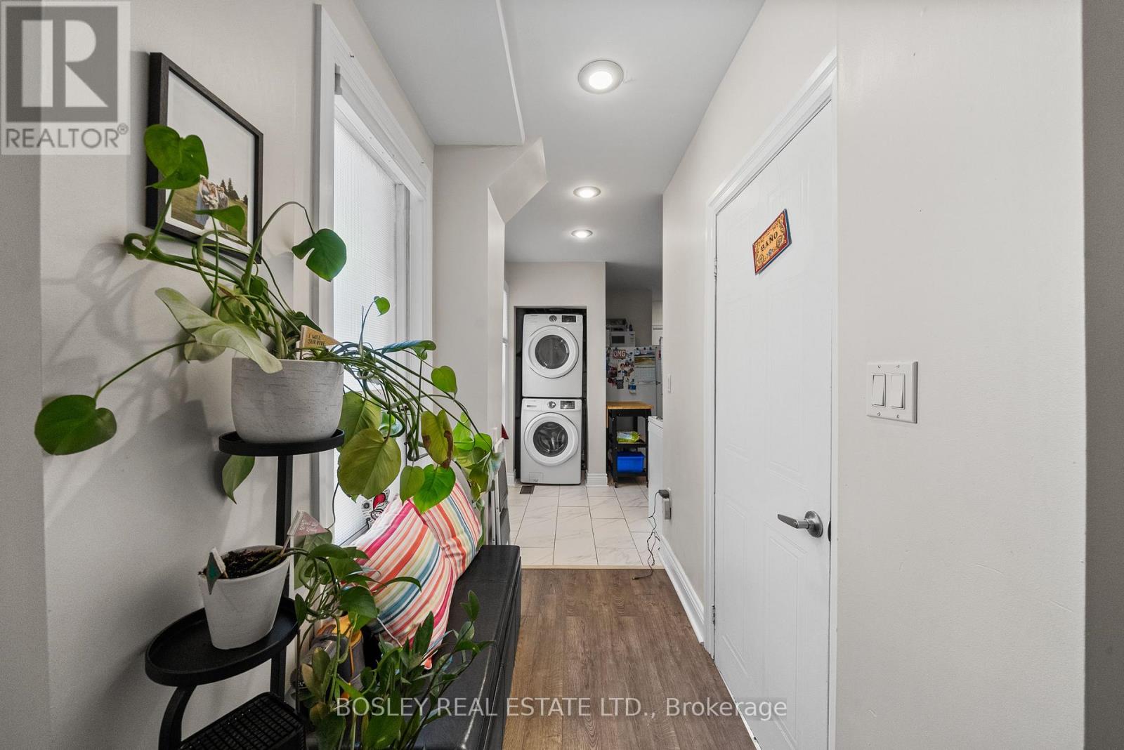 Main - 229 Woodbine Avenue, Toronto, Ontario  M4L 3P3 - Photo 4 - E13243218