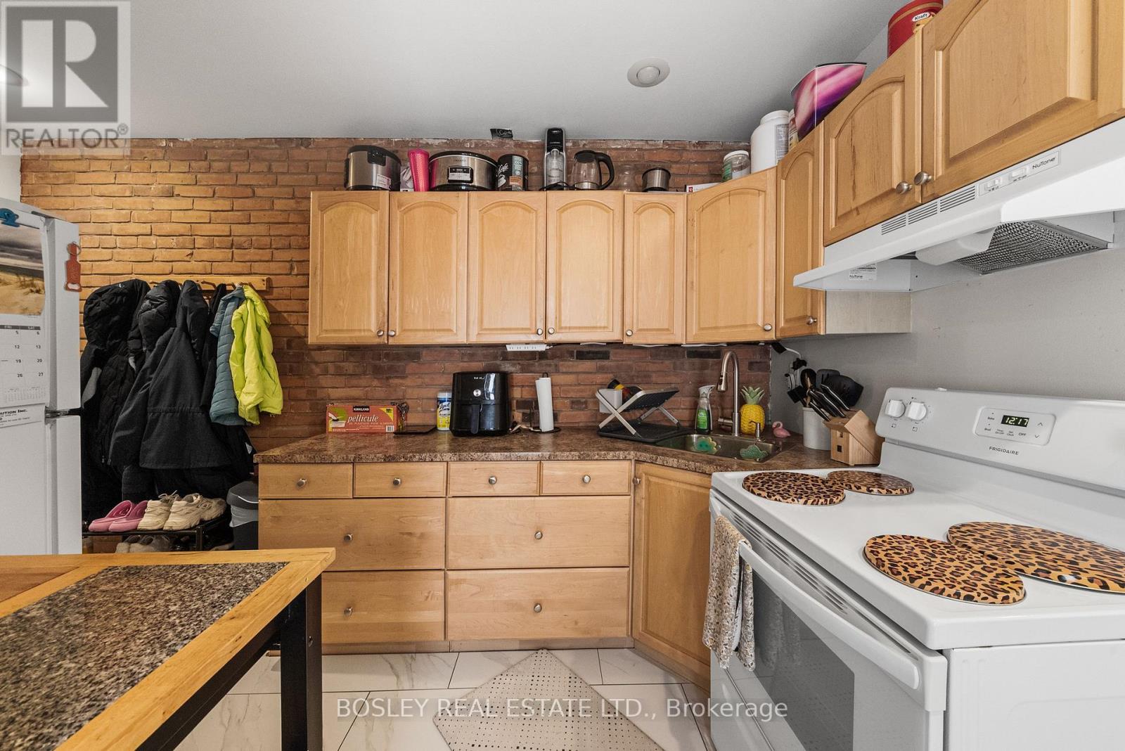 Main - 229 Woodbine Avenue, Toronto, Ontario  M4L 3P3 - Photo 6 - E13243218