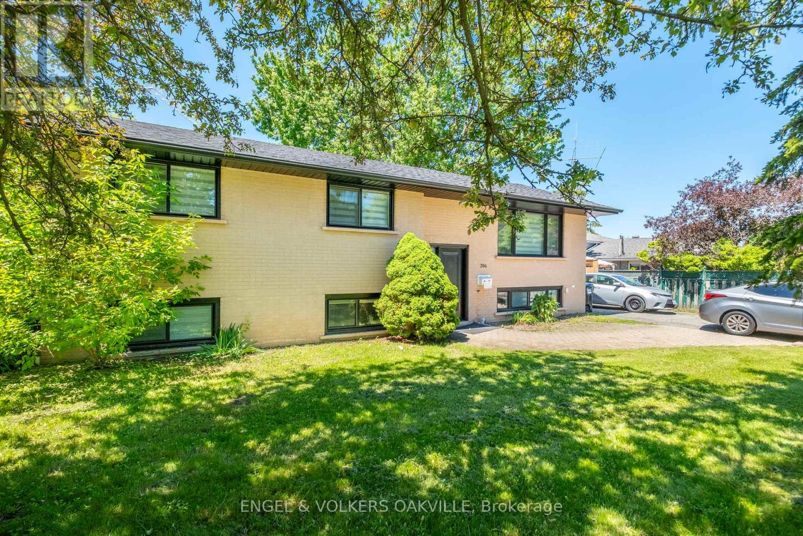 206 Yeates Avenue, Barrie, Ontario  L4N 4C6 - Photo 4 - S12842246