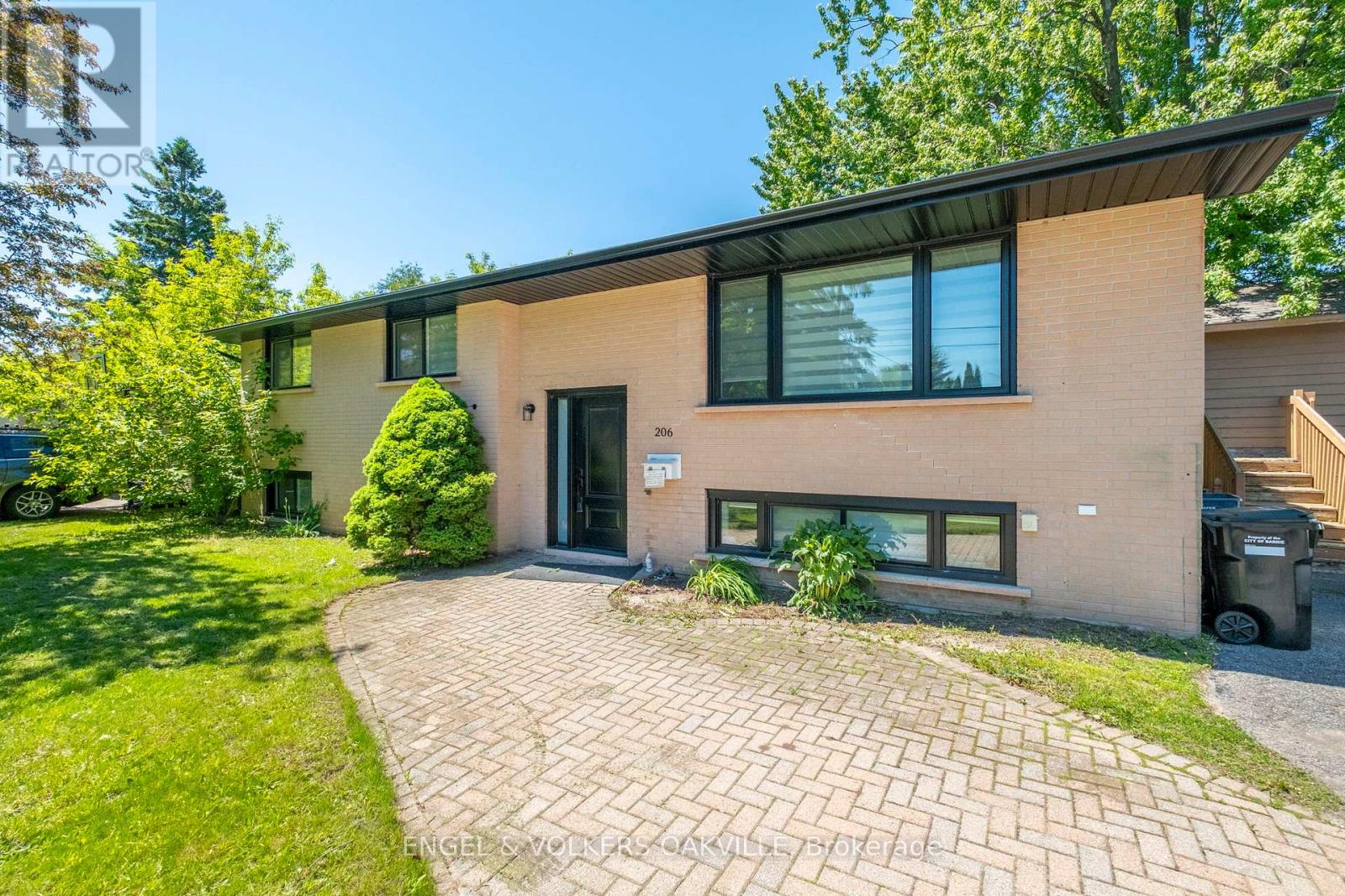 206 Yeates Avenue, Barrie, Ontario  L4N 4C6 - Photo 3 - S12842246