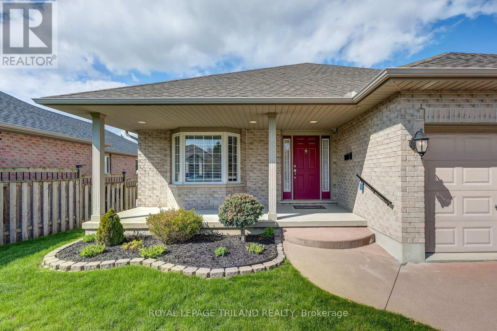 19 Oriole Lane, St. Thomas, Ontario  N5R 6K8 - Photo 2 - X13243606