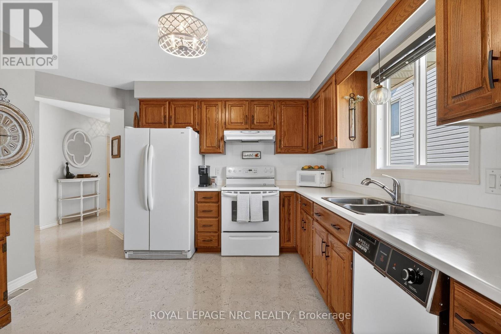 247 Northwood Drive, Welland, Ontario  L3C 6V1 - Photo 8 - X13243612