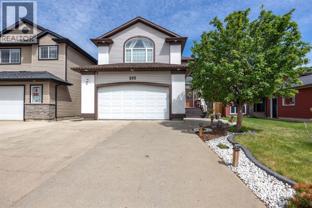 295 Rattlepan Creek Crescent, Fort Mcmurray, Alberta  T9K 2V4 - Photo 1 - A2303380