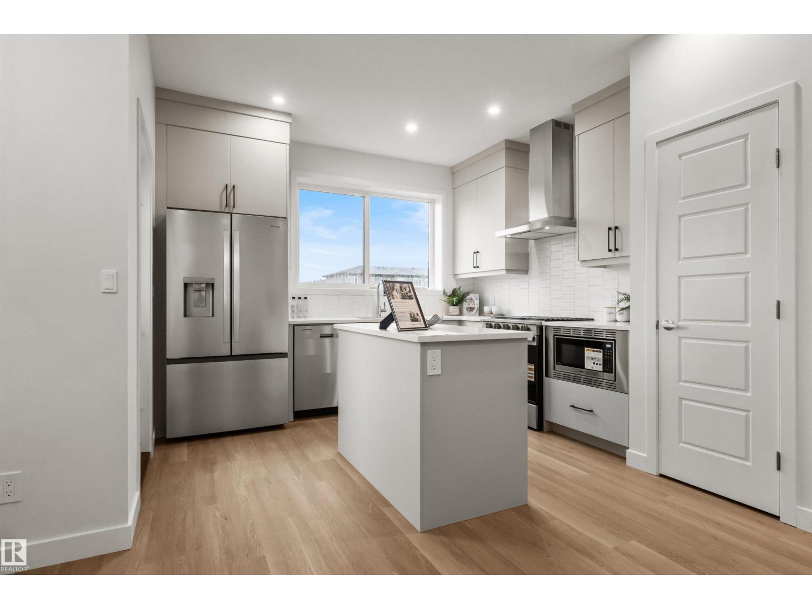 5730 HAWTHORN CM SW, Edmonton