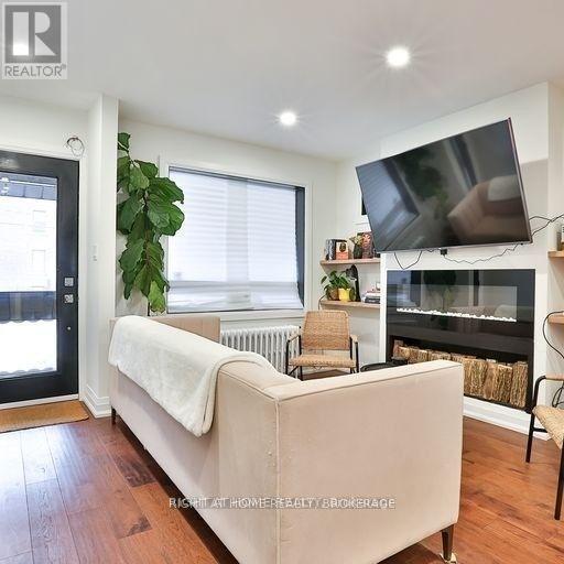 43 Kingston Road, Toronto, Ontario  M4L 1S5 - Photo 5 - E13243624