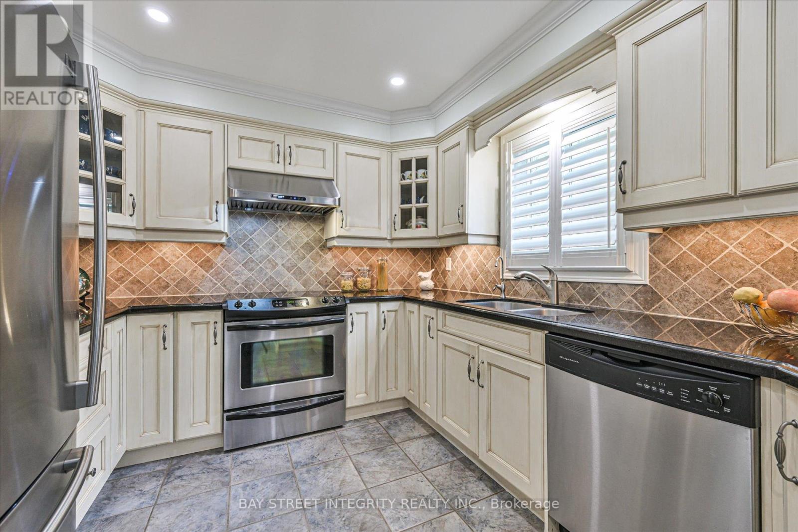 535 Malvern Crescent, Newmarket, Ontario  L3Y 7L7 - Photo 13 - N13243598