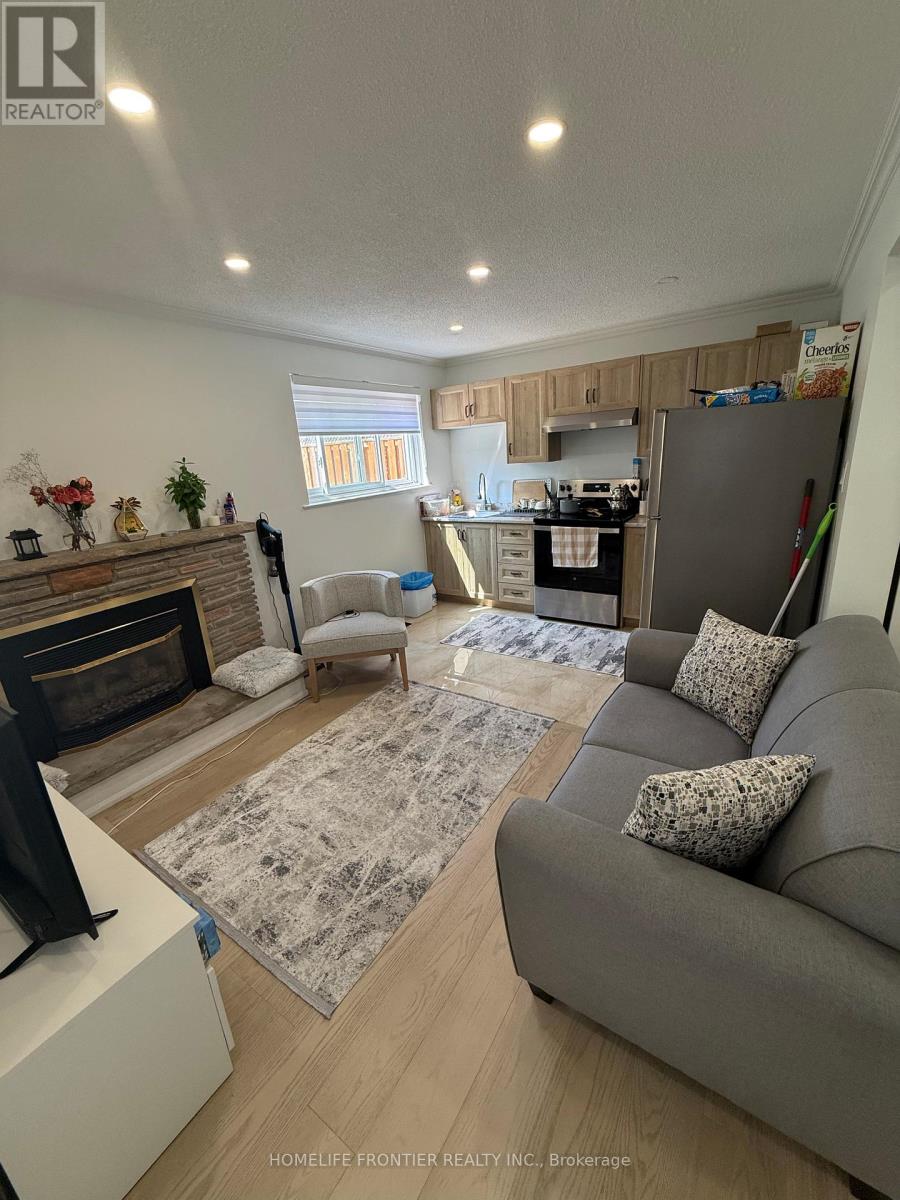 Main Floor - 759 Bloor Street, Mississauga, Ontario  L3Y 2M7 - Photo 4 - W13236280