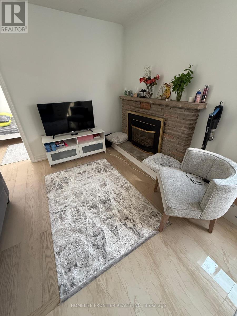 Main Floor - 759 Bloor Street, Mississauga, Ontario  L3Y 2M7 - Photo 6 - W13236280