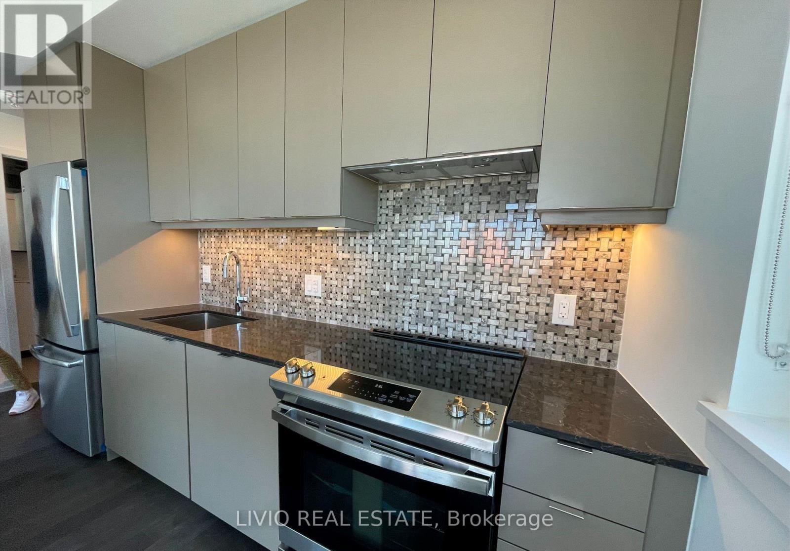 3204 - 4065 Confederation Parkway, Mississauga, Ontario  L5B 0L4 - Photo 4 - W13243568