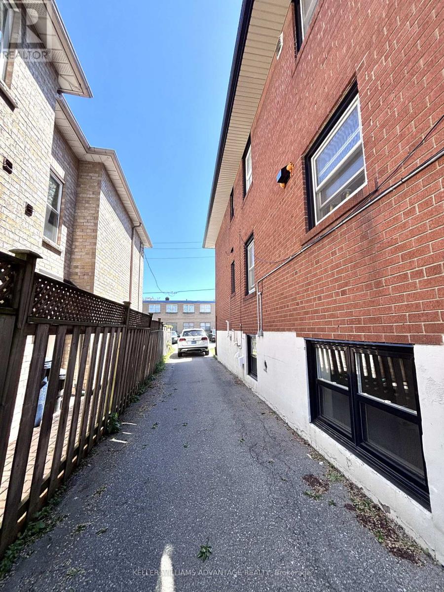 100 Portland Street, Toronto, Ontario  M8Y 1A7 - Photo 24 - W13243362