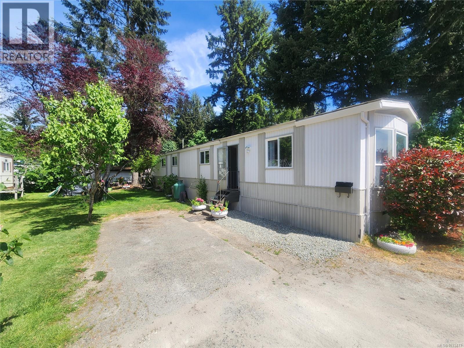 38 971 Douglas Ave