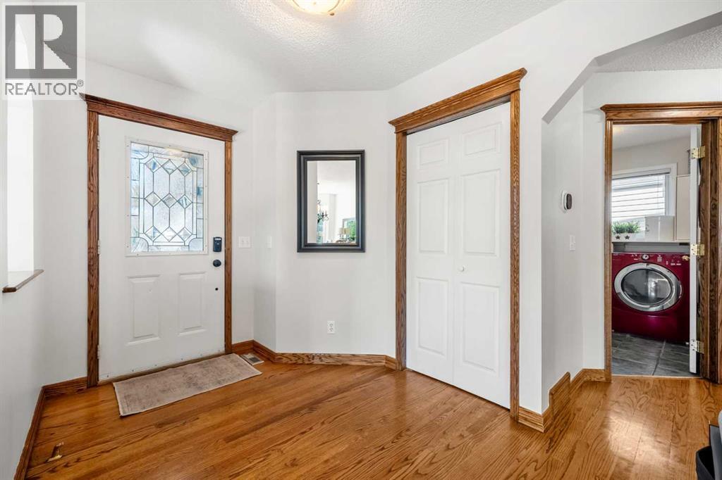 268 Douglas Woods Drive Se, Calgary, Alberta  T2Z 2E9 - Photo 3 - A2315662