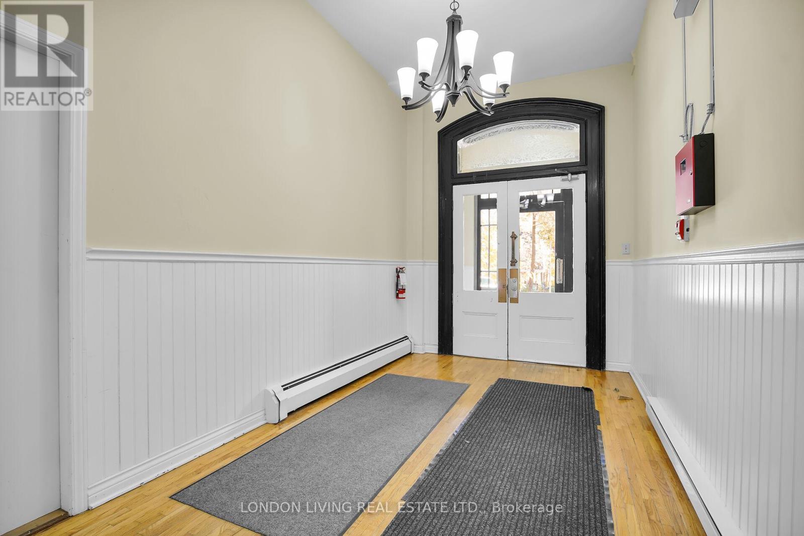 3 - 49 Ridout Street S, London South, Ontario  N6C 3W8 - Photo 3 - X13243708