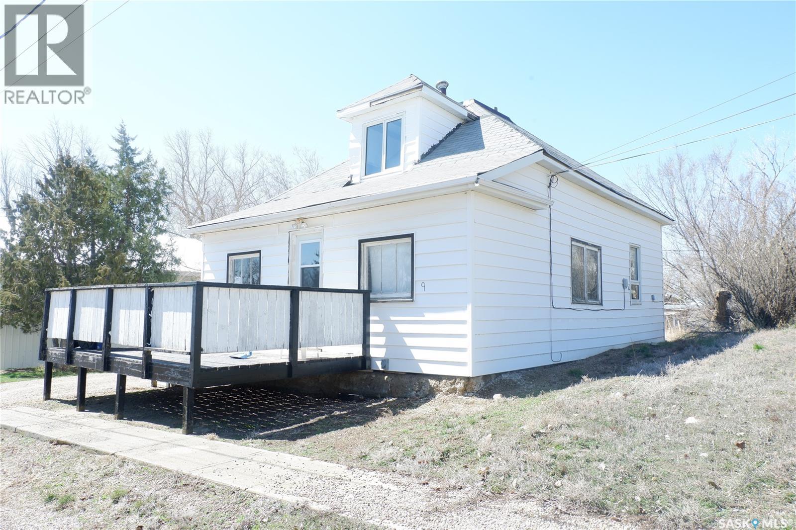 5 & 9 1st Street E, Kincaid, Saskatchewan  S0H 2J0 - Photo 2 - SK038331