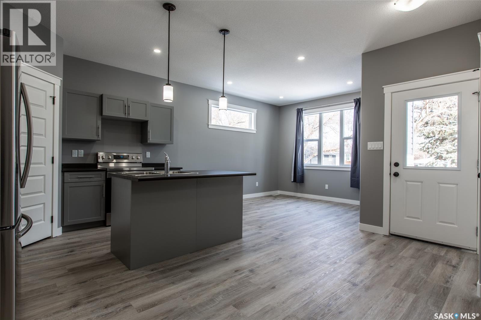 2748 Mackay Street, Regina, Saskatchewan  S4N 2T7 - Photo 6 - SK038327
