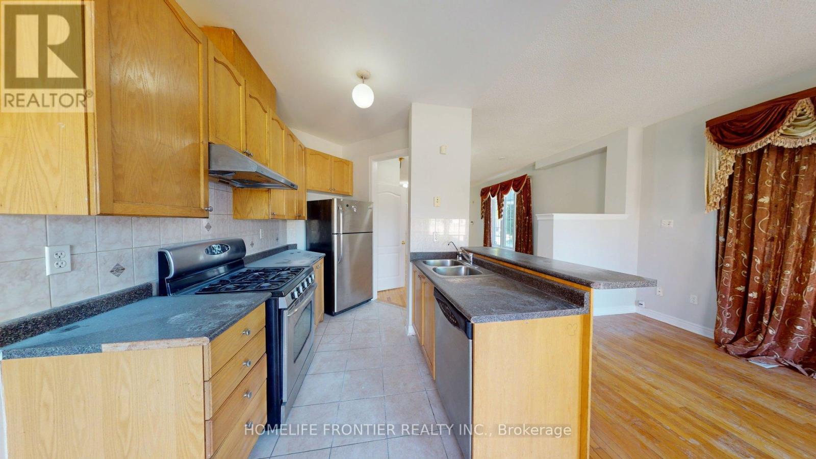 25 Rocky Point Crescent, Brampton, Ontario  L6V 4R7 - Photo 8 - W13144414