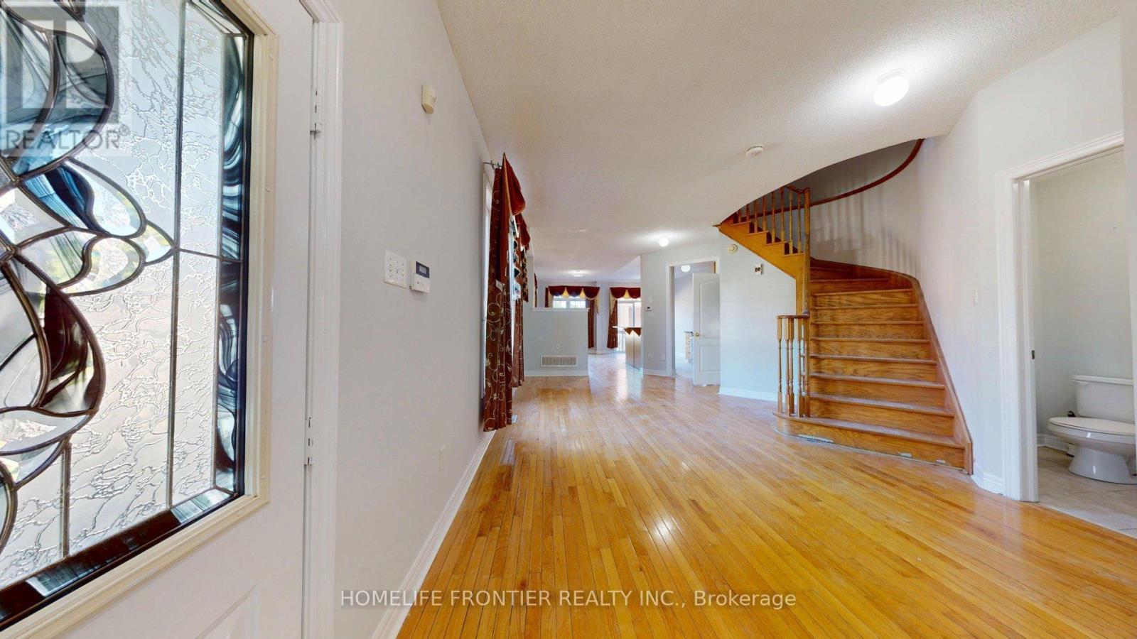 25 Rocky Point Crescent, Brampton, Ontario  L6V 4R7 - Photo 2 - W13144414