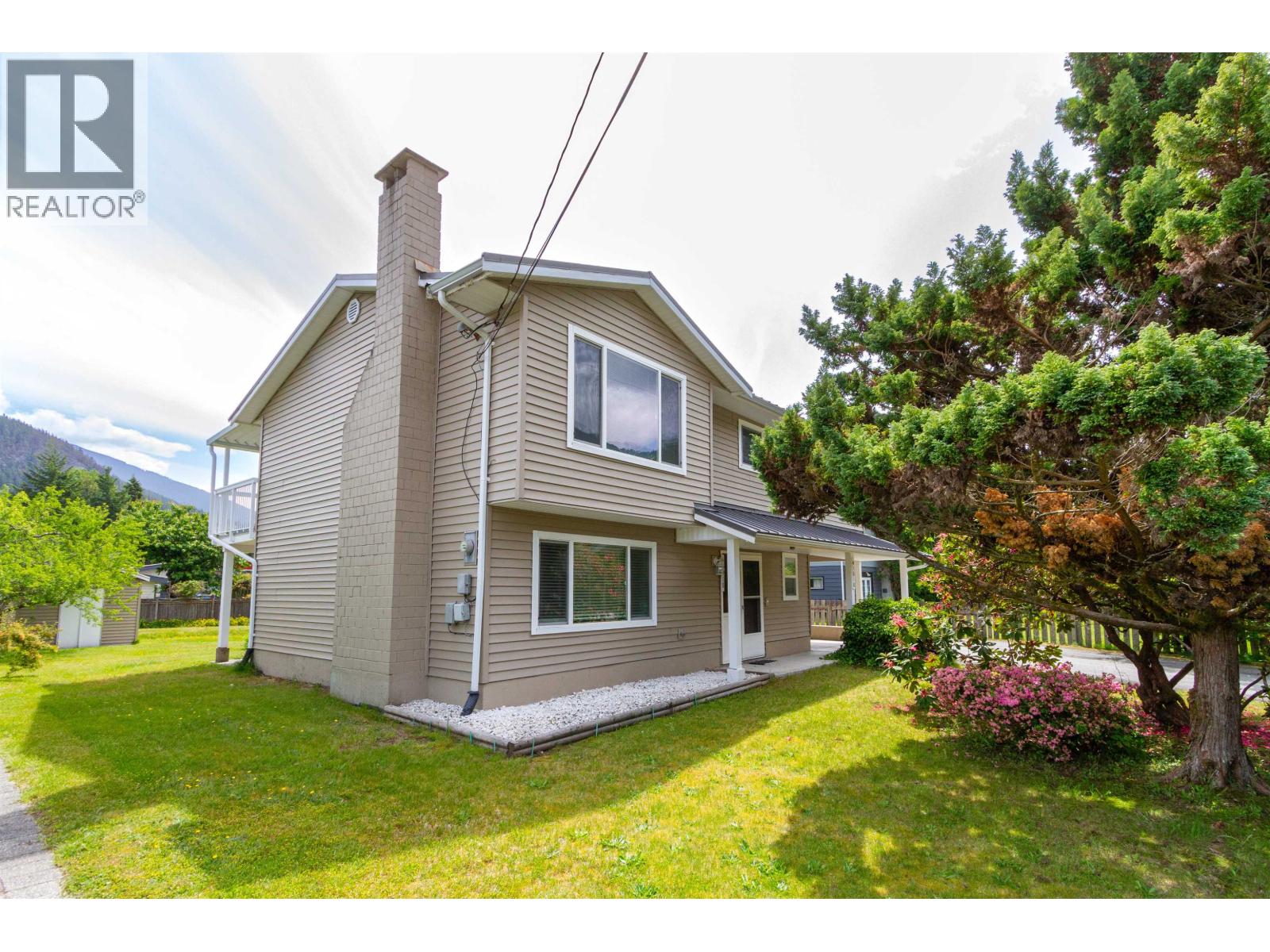 41818 Birken Road, Squamish, British Columbia  V0N 1H0 - Photo 2 - R3132487