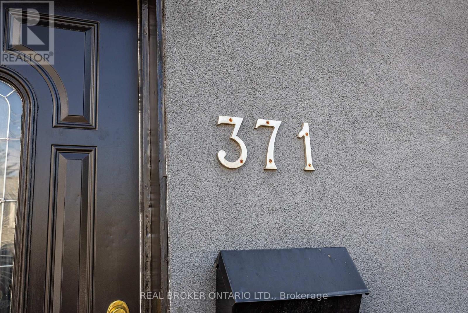 Main - 371 Jones Avenue, Toronto, Ontario  M4J 3G5 - Photo 2 - E13243760
